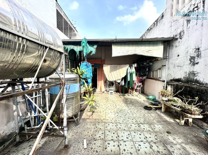93TR/M2 - NHÀ 3 TẦNG 130m2 - NGANG GẦN 6m Ô TÔ VÀO NHÀ - 9 PHÒNG - SỔ VUÔNG A4 - 4