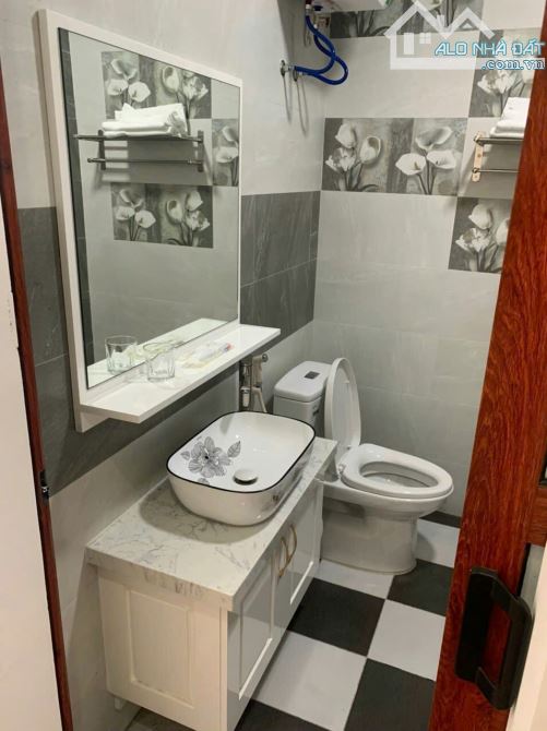 CHO THUÊ  khách sạn Ngô Gia Tự - có Thang Máy.80M2, 6 TẦNG, 10 NGỦ KHÉP KÍN,full chỉ 55 tr - 6