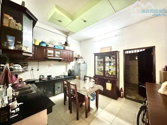 93TR/M2 - NHÀ 3 TẦNG 130m2 - NGANG GẦN 6m Ô TÔ VÀO NHÀ - 9 PHÒNG - SỔ VUÔNG A4 - 7