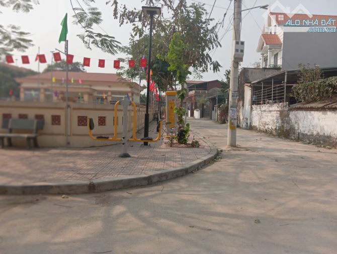 Chính chủ bán đất Thọ An Đan Phượng 45 m2 mặt tiền 4.2 m , ô tô đỗ cửa.