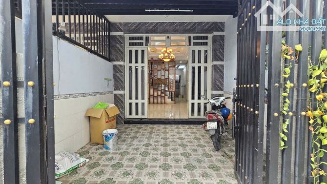 🏡 Bán Nhà 3 Tầng ST - DT 80m2 Sổ Hồng Riêng, Ngay Công An Thị Trấn Nhà Bè.