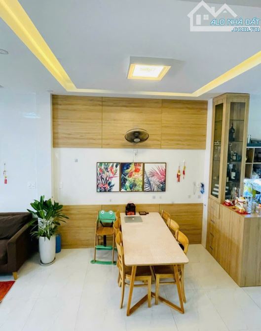 NHÀ ĐẸP 77m² 2 TẦNG FULL NỘI THẤT KIỆT PHẠM VĂN ĐỒNG