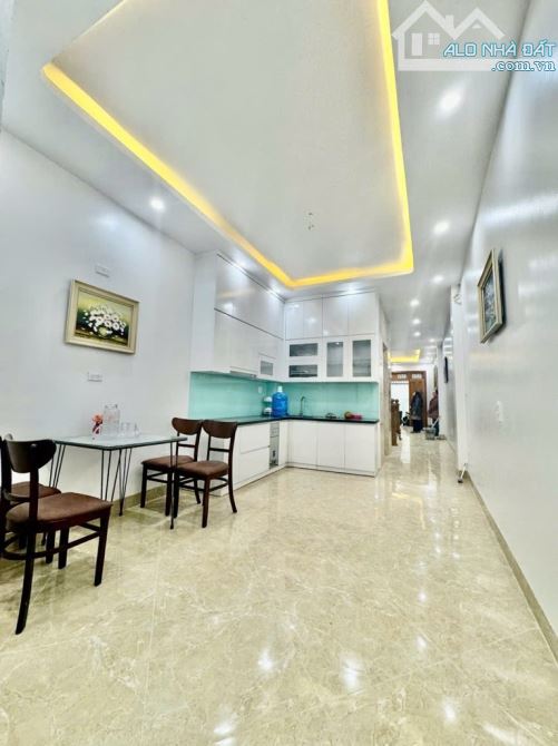 TRUNG KÍNH 42M2, 5 TẦNG, DÂN XÂY, AN SINH ĐỈNH, PHỐ VIP, GẦN PHỐ CHỈ 8.2 TỶ