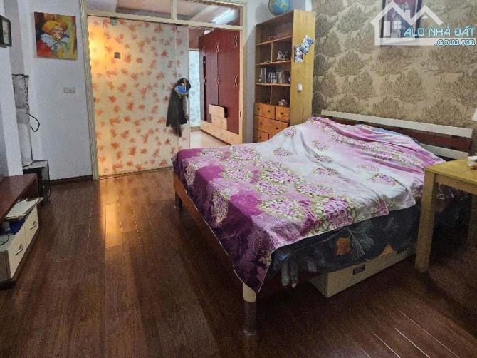 Siêu Phẩm Mặt Phố Đê La Thành Ba Đình 83 m2 x 2 Tầng - Giá 35.8Tỷ - Thương Lượng cho