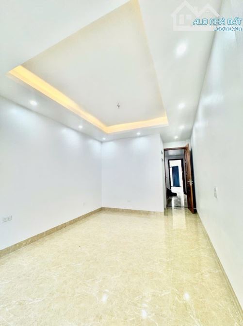 TRUNG KÍNH 42M2, 5 TẦNG, DÂN XÂY, AN SINH ĐỈNH, PHỐ VIP, GẦN PHỐ CHỈ 8.2 TỶ - 11