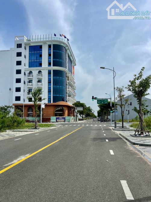 Bán 240m2 nền biệt thự D2 hướng phố giá tốt nhất tại Ocean Dunes Phố biển - 1