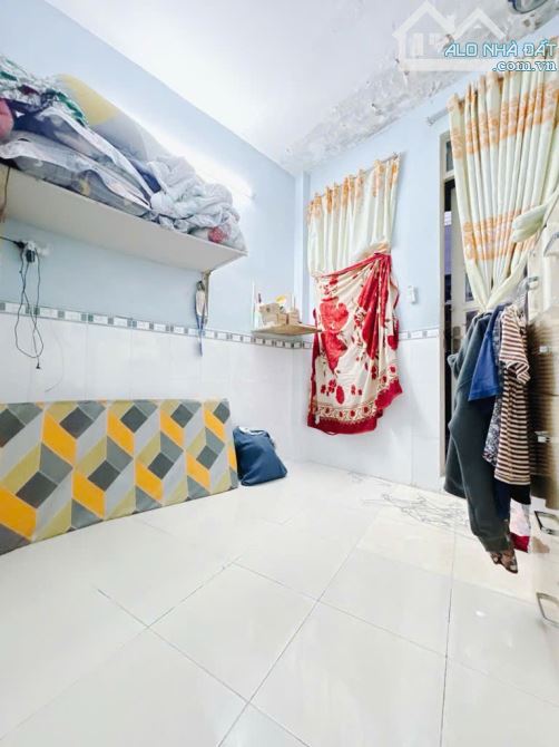 Bán nhà nhỏ 2 tầng, sát đường số, Vĩnh Hội Q4, chỉ dành cho ai ít lúc, giá 1.4 tỷ - 1