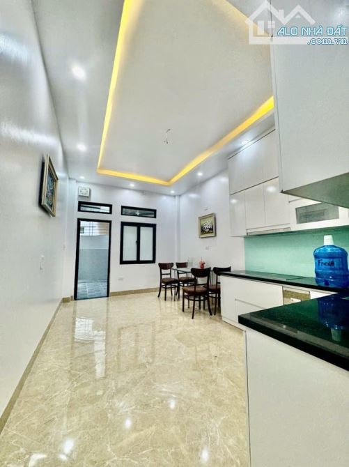 TRUNG KÍNH 42M2, 5 TẦNG, DÂN XÂY, AN SINH ĐỈNH, PHỐ VIP, GẦN PHỐ CHỈ 8.2 TỶ - 1