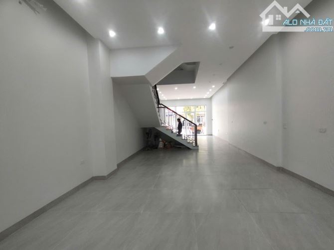 cho thuê Liền kề phố Trần Kim Xuyến - Yên Hòa. DT 90m2, 5 tầng. Ô tô đỗ cửa. - 12