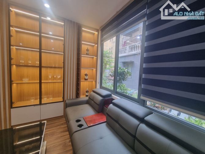 Chủ cần bán nhà phố Hoàng Quốc Việt 65m2,4 tầng mặt tiền 6m ô tô vào nhà, giá nhỉnh 19 tỉ - 2