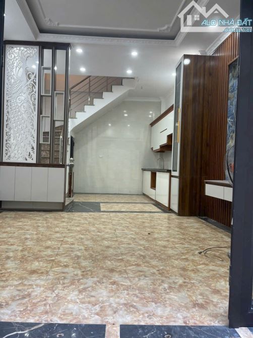 BÁN NHÀ PHỐ THẠCH BÀN LONG BIÊN 4TỶ 5 TẦNG 34 M ,MT 4M, FULL ĐỒ, DÒNG TIỀN 14TRIỆU /1T, - 2