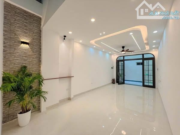 🏡 Nhà 38m2- Văn Quán -5 tầng thang máy- ô tô qua nhà - 8.1 tỷ - 2