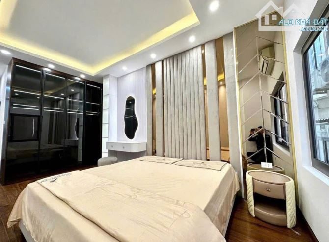 Hiếm Đây Xuân Đỉnh 56m-7 Tầng - Thang máy - P/lô- căn Góc, ô tô Dừng tránh - 9 Phòng VIP ạ - 2