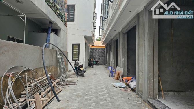 Bán nhà tuyến 2 Hồ Sen. Diện tích từ 45 đến 54m2. Giá từ 3 tỷ 7 có thỏa thuận - 2