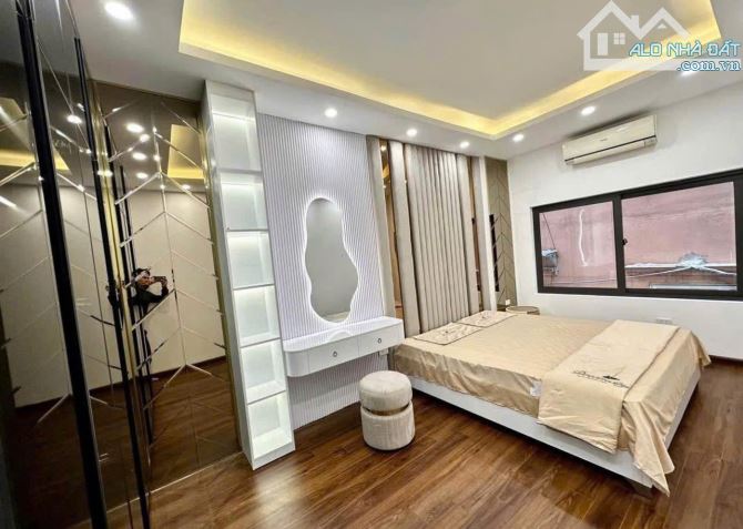 Hiếm Đây Xuân Đỉnh 56m-7 Tầng - Thang máy - P/lô- căn Góc, ô tô Dừng tránh - 9 Phòng VIP ạ - 3