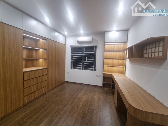 Chủ cần bán nhà phố Hoàng Quốc Việt 65m2,4 tầng mặt tiền 6m ô tô vào nhà, giá nhỉnh 19 tỉ - 5