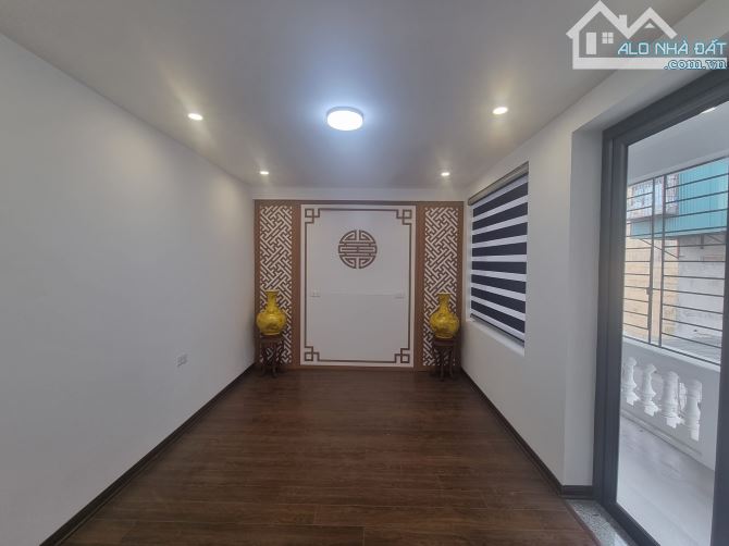 Chủ cần bán nhà phố Hoàng Quốc Việt 65m2,4 tầng mặt tiền 6m ô tô vào nhà, giá nhỉnh 19 tỉ - 7