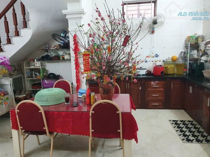 NHÀ DÂN XÂY ĐẸP LÔ GÓC 3 THOÁNG Ô TÔ ĐỖ CỬA VĂN QUÁN HÀ ĐÔNG 80m 9 TỶ
