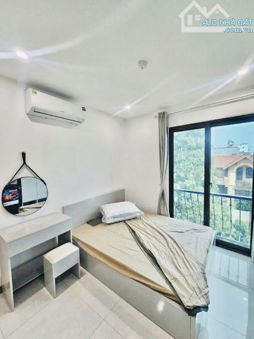 Tuyệt vời! Bán toà CHDV gần DH Bách-Kinh-Xây 2 thoáng 9PN DT600tr/năm, PCCC, thông tứ tung