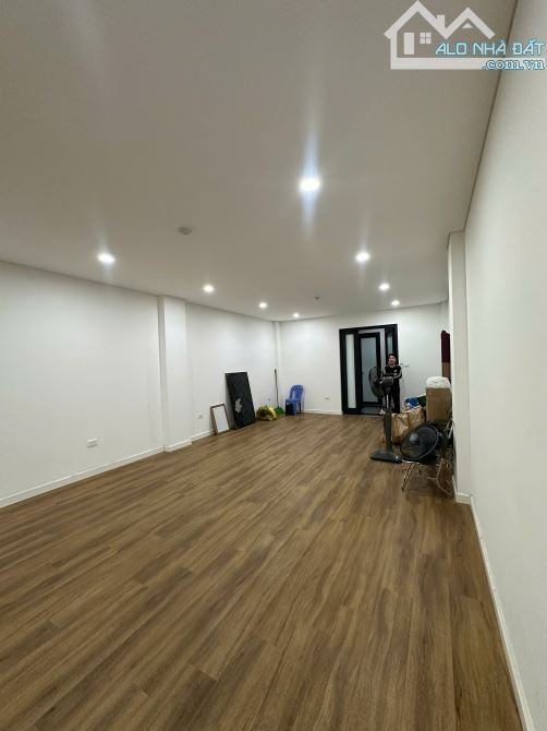 Cho thuê văn phòng Triều Khúc- Thanh Xuân, diện tích 60 m2/tầng, điều hòa, sàn gỗ, rèm