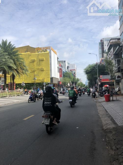Mặt tiền kinh doanh 3/2, 4.3x17m, 3 lầu, thuê 60tr/thang, nhà cực kì đẹp,25.5 tỷ ,P12 Q10. - 2