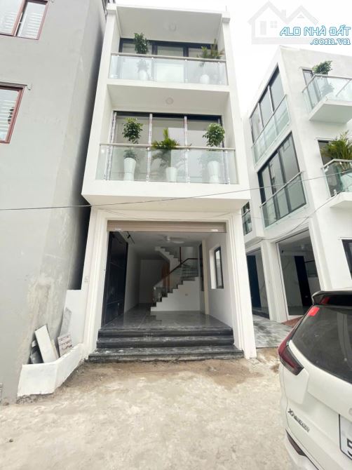 Bán Nhà Ngũ Hiệp,Thanh trì, 4.5 tỷ (CTL) , 40m2, 4PN, 3WC, ô tô đỗ cổng,Pháp lý đầy đủ.