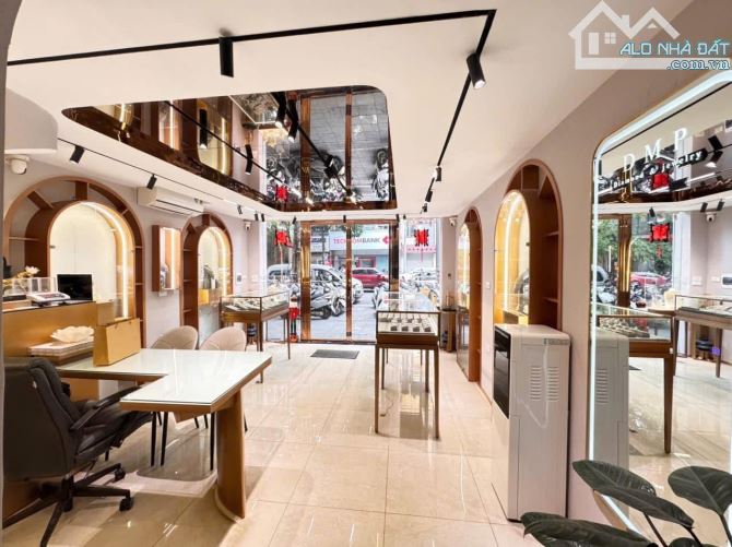 Nhà Mp Trần Quý Kiên - Cầu Giấy 42m2, 4 tầng kinh doanh, vỉa hè rộng, Giá 21 tỷ