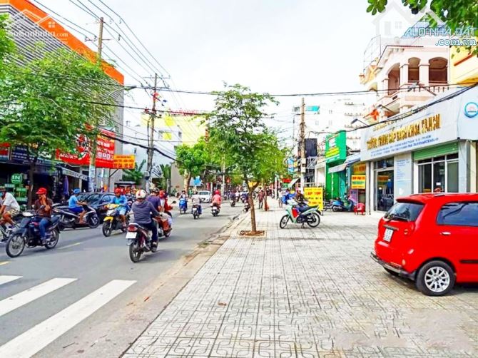 MT Nguyễn Văn Quá vị trí siêu đẹp, 2 tầng, DT: 7x38m, HĐ thuê 45triệu/th, giá 25 tỷ TL