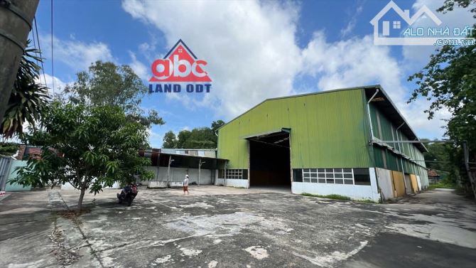 CHO THUÊ KHO XƯỞNG 2600m2  SX MẶT TIỀN ĐƯỜNG ĐỒNG KHỞI GIÁ 70TRIỆU 1/THÁNG CỌC HĐ LÂU DÀI