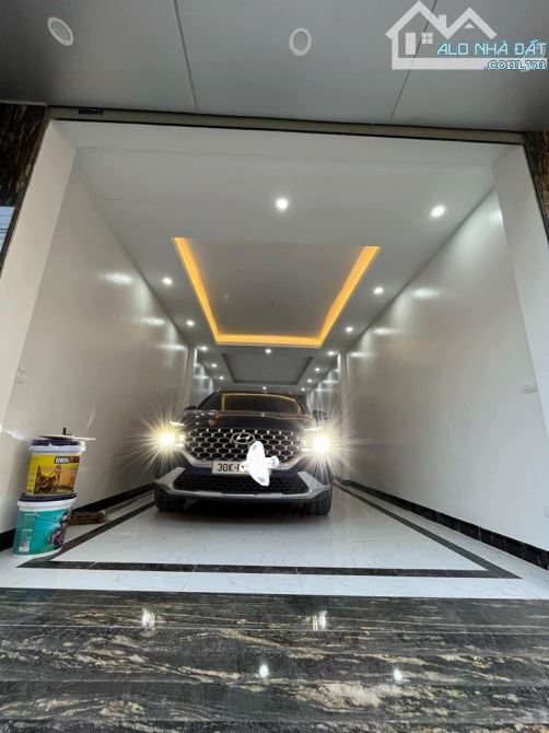 Bán nhà Vĩnh Hưng mới koong, 5 tầng gara oto vào nhà, thang máy, kinh doanh, 40m2 8.75 tỷ