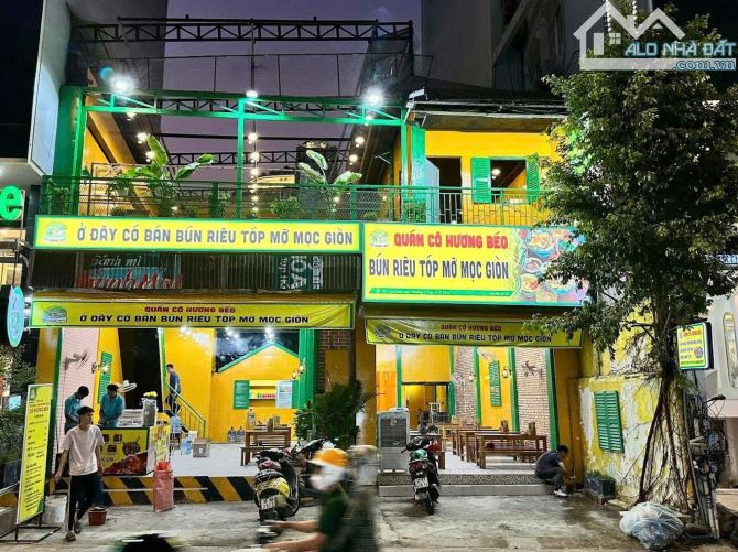 Cho thuê quán cafe, trà sữa MT 72 Trần Quốc Toản, Q3. Dt: 7x23m, Kc: trệt 1 lầu