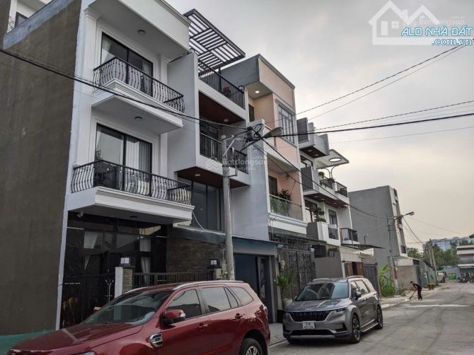 Nhà 3 tầng, ngay khu Công Nghệ Cao Q9, khu phân lô, 60m2, 4 PN, ở ngay, 5.2 tỷ