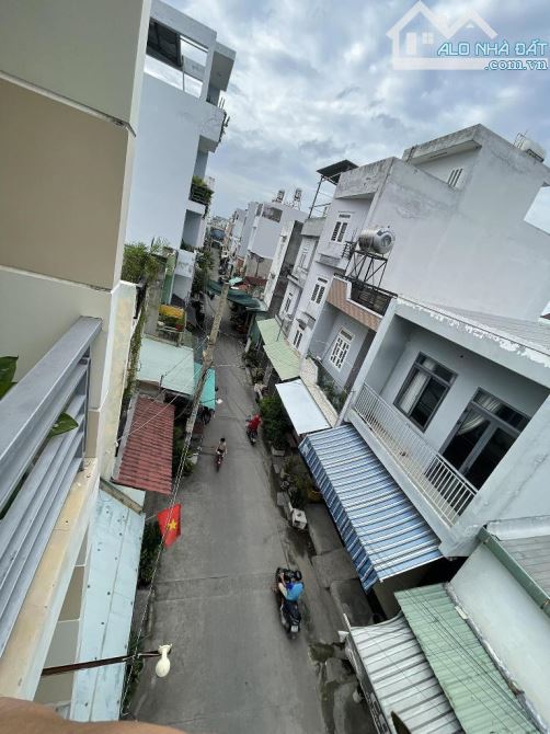 Nhà đẹp P.Bình Hưng Hòa, hẻm 8m thông, 4,5×12, 3 tầng, giá 5,6 tỷ