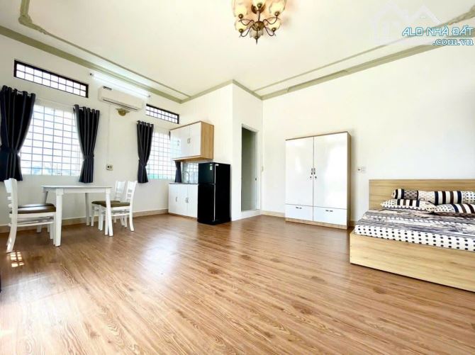 Căn Penthouse 80m2 ngay trung tâm quận 4 - 10