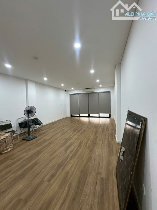 Cho thuê văn phòng Triều Khúc- Thanh Xuân, diện tích 60 m2/tầng, điều hòa, sàn gỗ, rèm - 1
