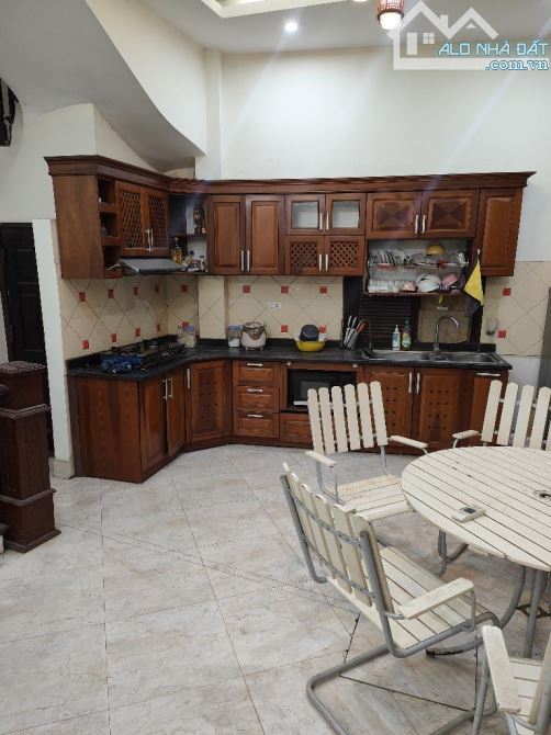 Bán nhà Trần Thái Tông 45m2 x 5 tầng - 9,5 tỷ - Đẹp như hoa hậu vừa xây - 1