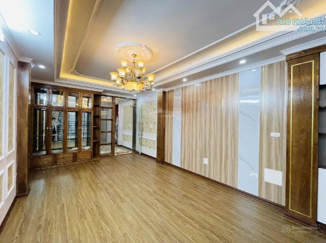 Cho thuê nhà nguyên căn tại Thái Hà, diện tích 50m2x6T, có thang máy. Gía cho thuê 22tr/th - 1