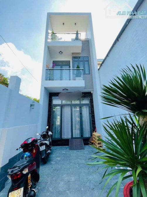 BÁN NHÀ MT 108m2 , 3 TẦNG 12,9Tỷ SIÊU PHẨM NHÀ ĐẸP MẶT TIỀN KINH DOANH.LINH TÂY - 1