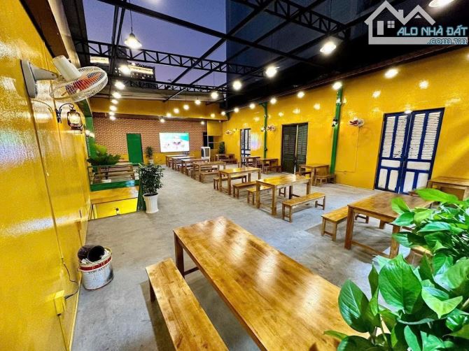 Cho thuê quán cafe, trà sữa MT 72 Trần Quốc Toản, Q3. Dt: 7x23m, Kc: trệt 1 lầu - 1