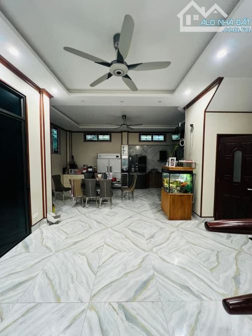 BIỆT THỰ SÂN VƯỜN TẠI ĐỘI NHÂN, 2 THOÁNG, VỈA HÈ Ô TÔ ĐỖ, KHU BIỆT THỰ LIỀN KỀ - 1