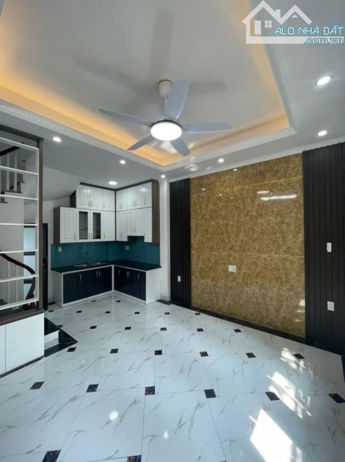 Bán nhà Trạm Trôi trung tâm huyện Hoài Đức, 150m đường 32, 32M 5 Tầng, 2 mặt tiền, ô tô đỗ - 2