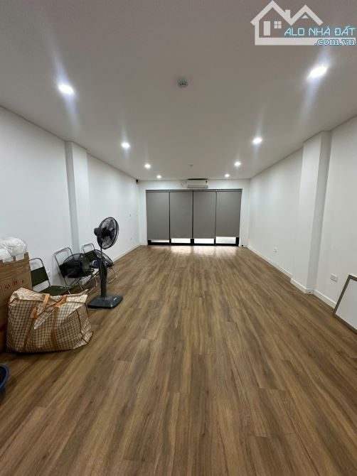 Cho thuê văn phòng Triều Khúc- Thanh Xuân, diện tích 60 m2/tầng, điều hòa, sàn gỗ, rèm - 2