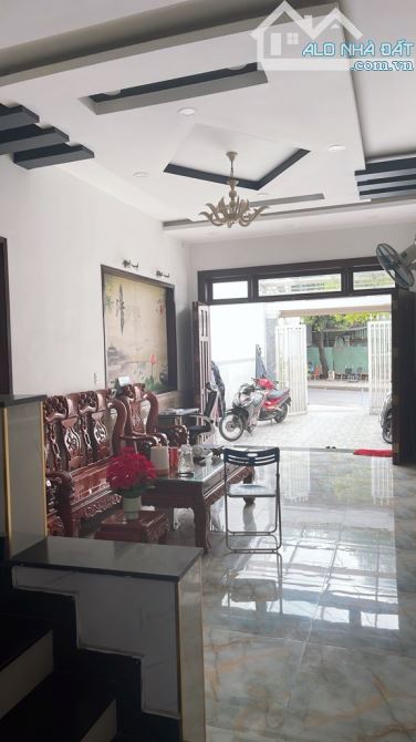 siêu phẩm mặt tiền , kinh doanh , văn phòng , công ty ..., đường 10m - trải nhựa q12 - 2