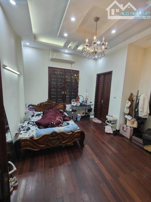 Bán nhà Trần Thái Tông 45m2 x 5 tầng - 9,5 tỷ - Đẹp như hoa hậu vừa xây - 2