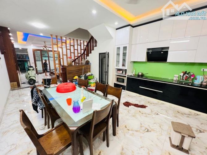 Hiếm Xuân Đỉnh Giáp Ngoại Giao Đoàn-Ngõ Thông Rộng- 70m 4 tầng mặt tiền 5m giá 13,5 tỷ - 2