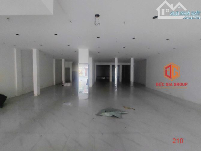 Cho thuê mặt bằng gần 300m2 đường phạm văn thuận vị trí đẹp. 9x30m. Giá 65 triệu/tháng tl - 2