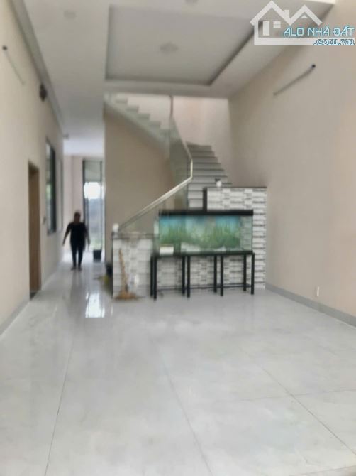 Bình Tân, Nhà biết thự đẹp 4 tầng,Dt 185 m2, ngang 8m, giá rẻ - 2