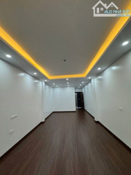 Bán nhà Vĩnh Hưng mới koong, 5 tầng gara oto vào nhà, thang máy, kinh doanh, 40m2 8.75 tỷ - 2