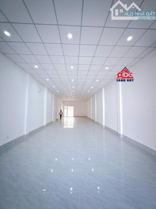 Bán nhà mặt tiền Đồng Khởi 305m2 gần cây xăng 26 -Tp.Biên Hoà - Giá 12tỉ8 - 2