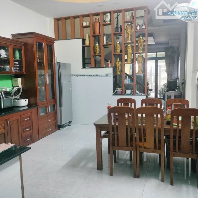 Nhà 3 tầng, ngay khu Công Nghệ Cao Q9, khu phân lô, 60m2, 4 PN, ở ngay, 5.2 tỷ - 2